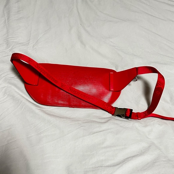 Louis Vuitton X Supreme Bum bag - Picture 2 of 3